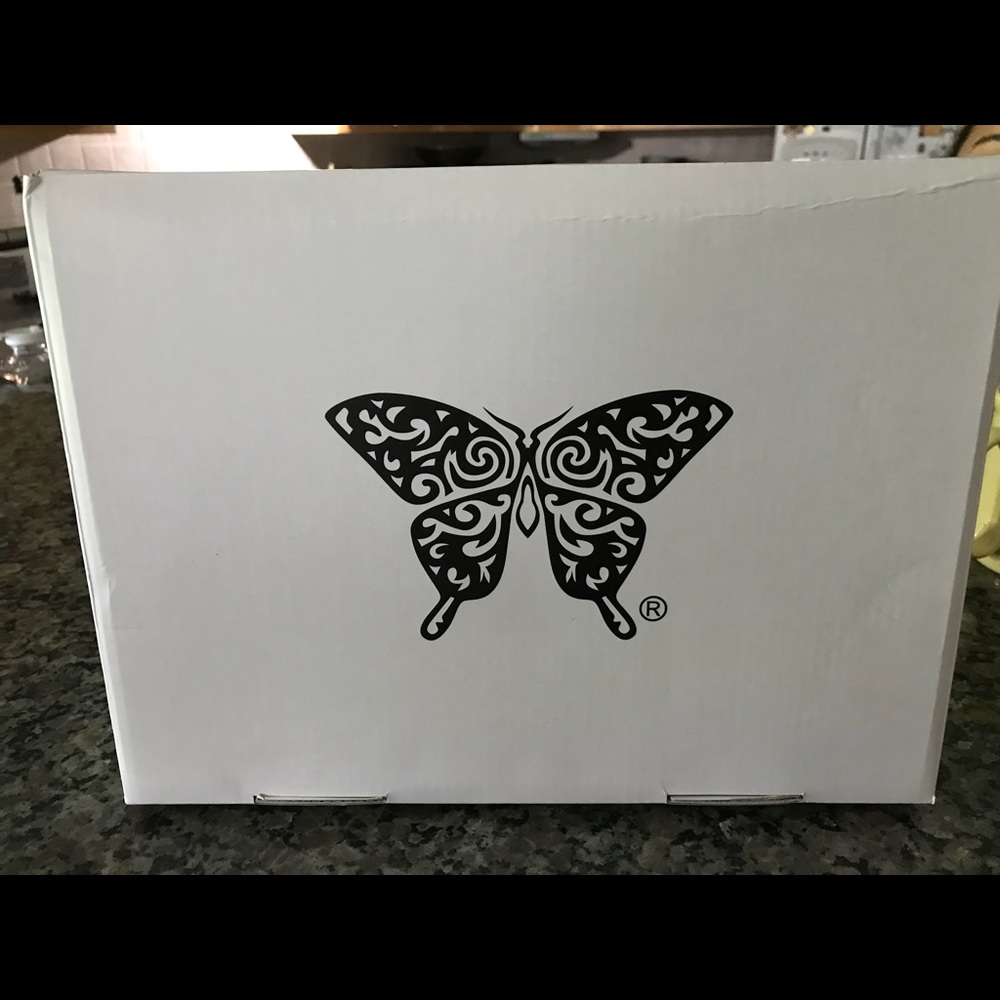 Brand New, never worn, size 7.5 Marc Defang heels